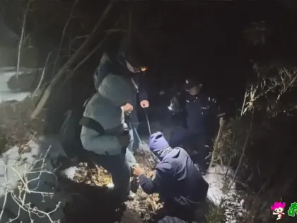 合肥父女登山被困深山 岳西警方连夜成功救援