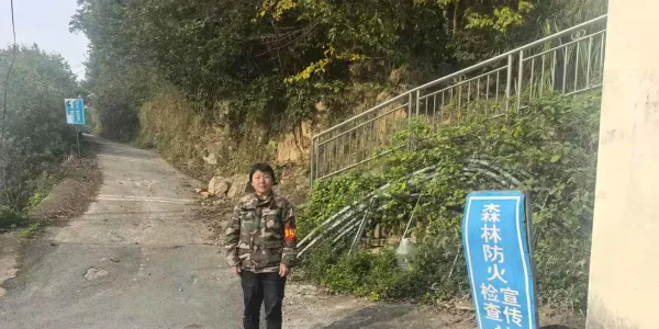 来榜镇各村安排人员在防火卡口值班值守