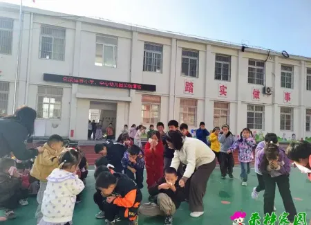 包家辅导小学与幼儿园联合开展消防安全演练