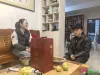 郝烨重阳节走访慰问退休干部