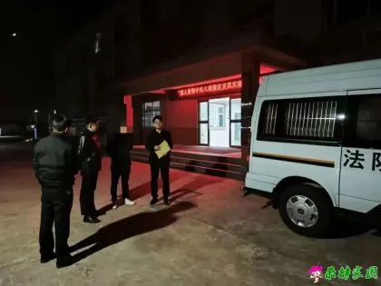 深夜的拘留所前，吴某彻底放弃了抵抗