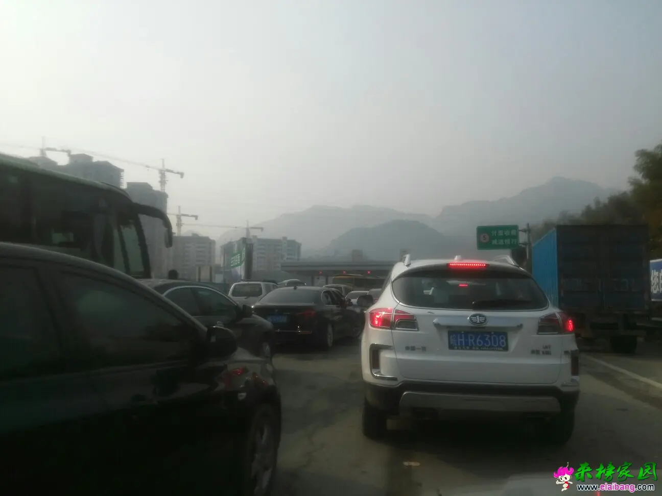 100742qz5er7s935hr6bbh.webp