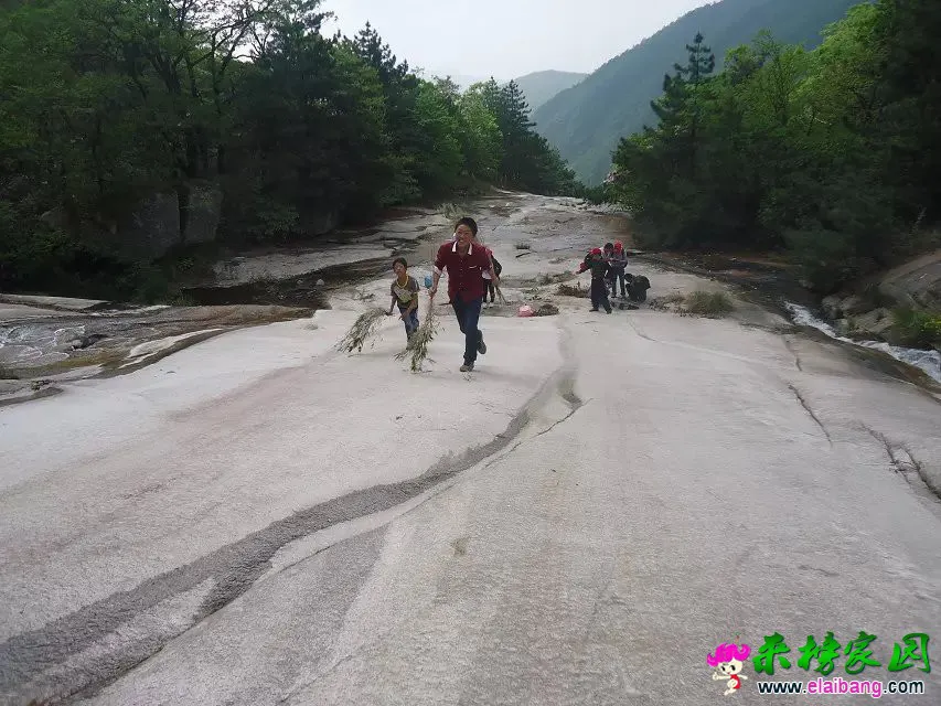 小朋友玩性正浓