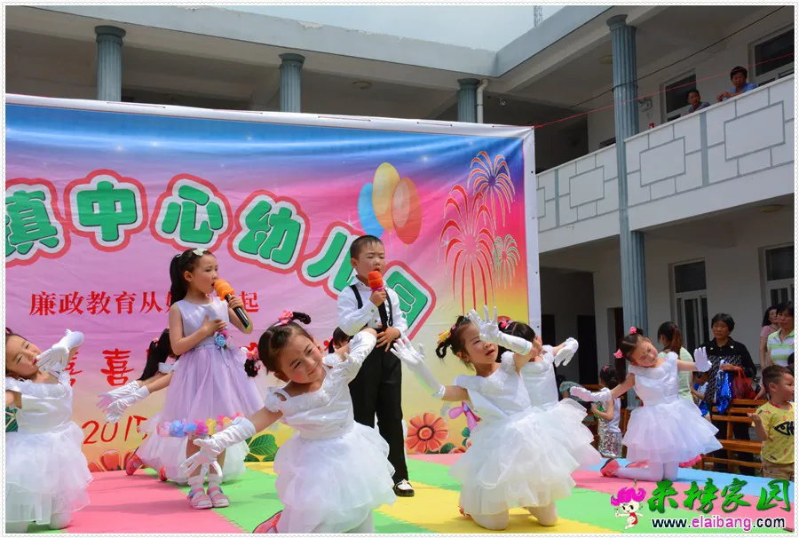 王子牵着小公主