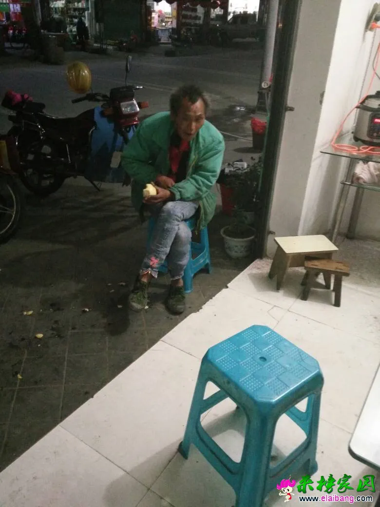 193151uk60x5rp8hll5926.webp