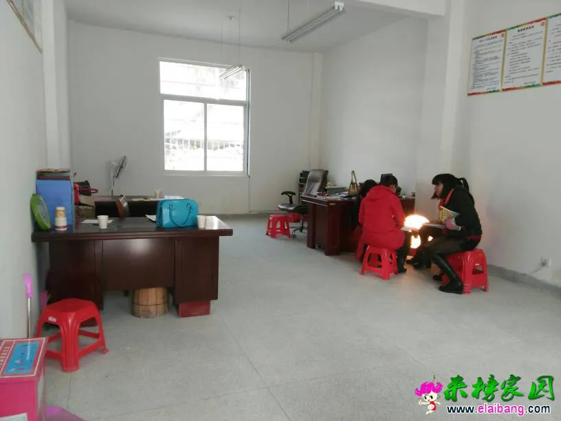 041458ycy5df4de74445v4.webp