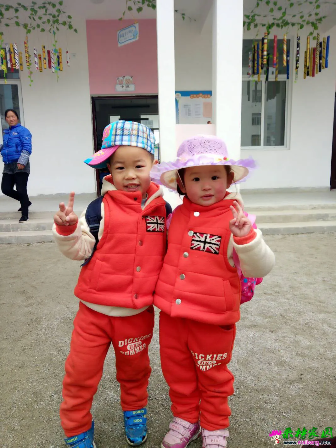 081812bk6d66866e6686sv.webp