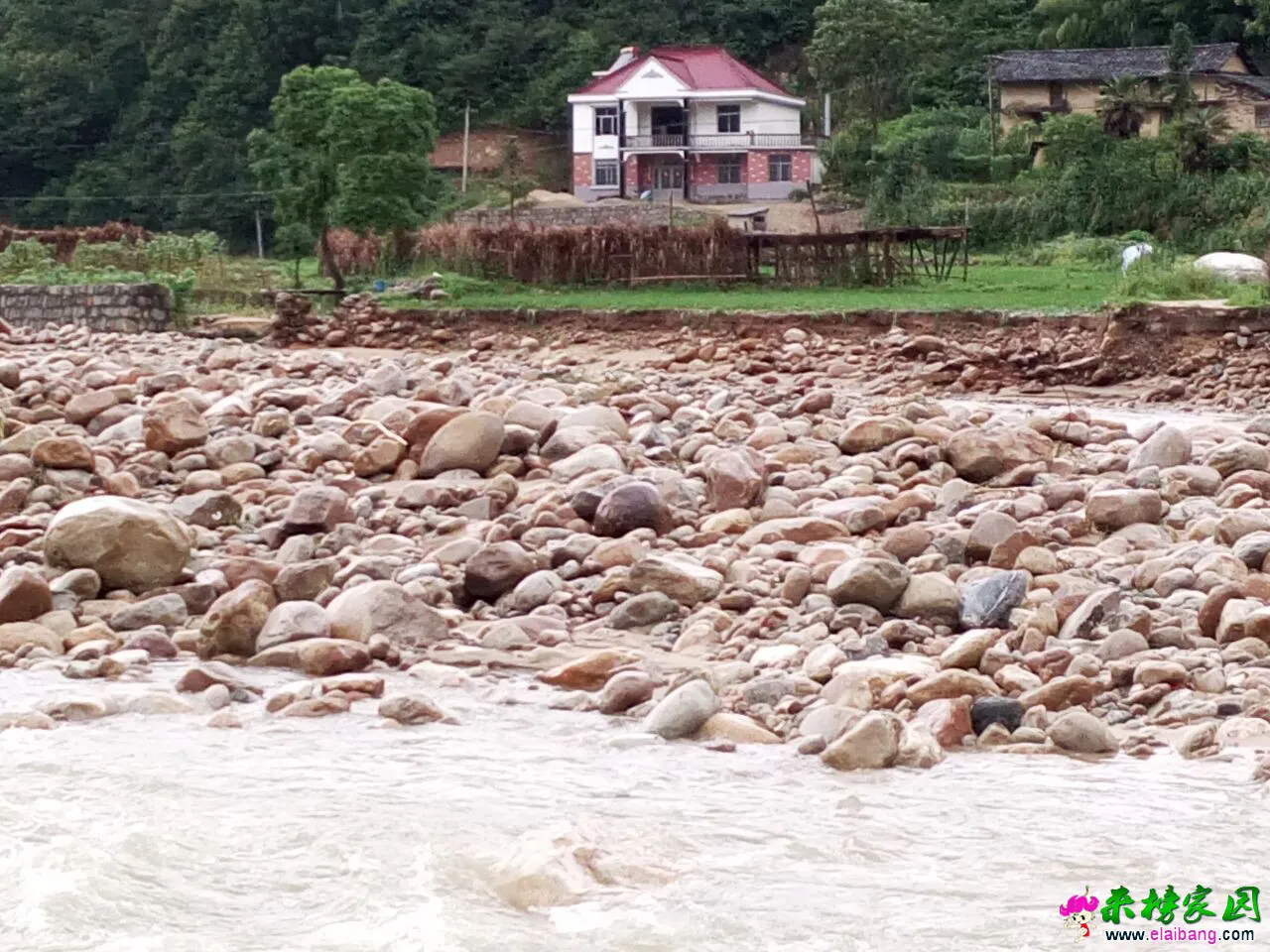 李贩组河坝被毁