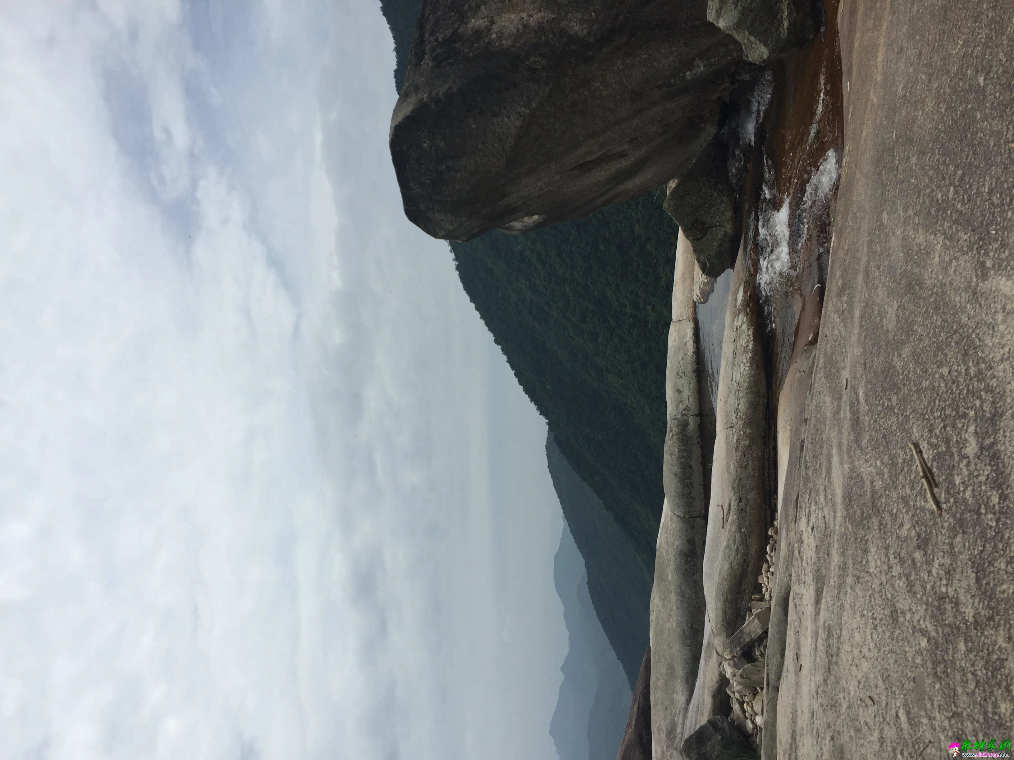 还是在这老老实实歇着，下面就是悬崖绝壁，好晕