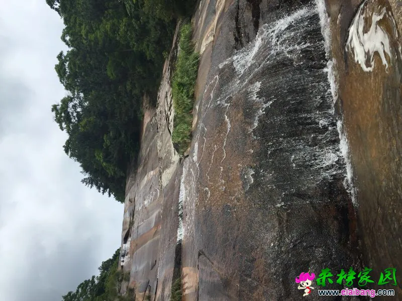 水很清澈、干净