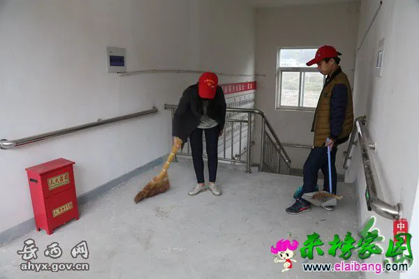 来榜镇志愿者敬老院里送温暖