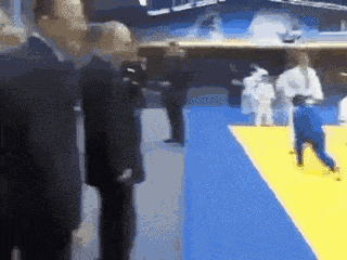 c370ea8eb88fce0d79033d2feb820a8e.gif